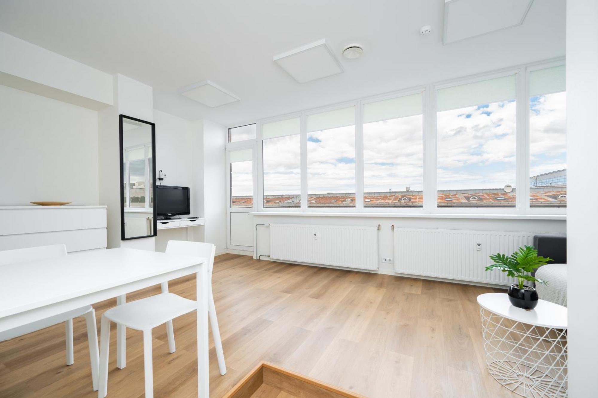 Hilltop Apartments - Studio Rooms In City Centre Tallinn Exterior photo